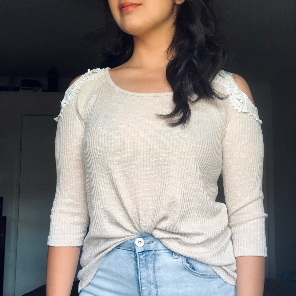 Rue 21 cold solder light sweater